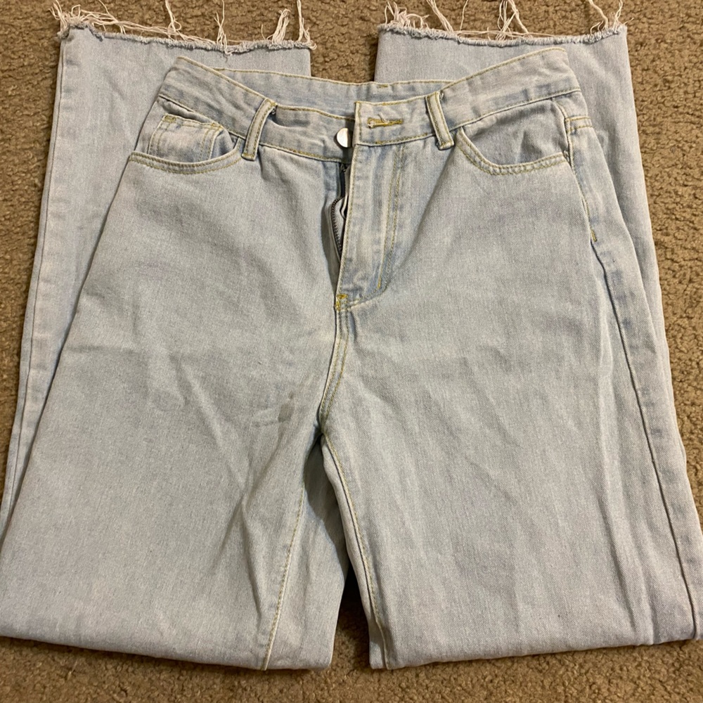 High wasted baggy jeans